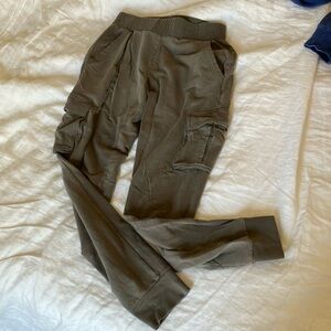 Alo unwind cargo sweatpants